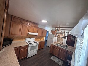 Private kitchen - Charming 2-bedroom house in beautiful Lewellen. Minutes away from Lake Mac! (Lewellen)