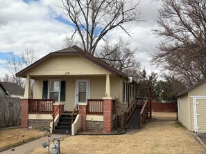 Exterior - Charming 2-bedroom house in beautiful Lewellen. Minutes away from Lake Mac! (Lewellen)