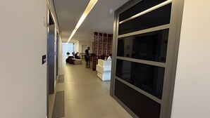 베이직 아파트 | 로비