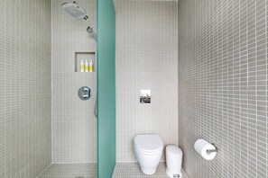 Classic Room | Bathroom - Perfect Cityview Suite - Queen Room (Toronto)