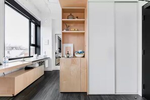 Bathroom - Perfect Cityview Suite - Queen Room (Toronto)