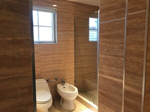 Shower, hair dryer, bidet, towels - Spacious 3-bedroom apartment in gorgeous Escazu with AC and gym (Escazu)