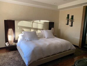 3 bedrooms, iron/ironing board, WiFi, bed sheets - Spacious 3-bedroom apartment in gorgeous Escazu with AC and gym (Escazu)