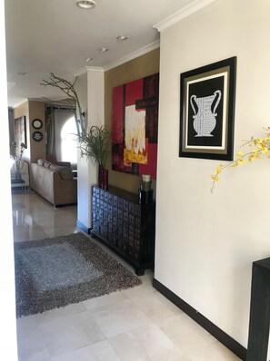 Interior - Spacious 3-bedroom apartment in gorgeous Escazu with AC and gym (Escazu)