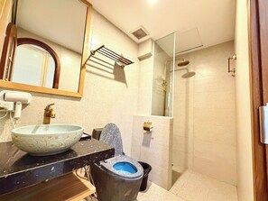 Superior Double Room, City View | Bathroom - ROVA BOUTIQUE HOTEL (Dac khu Phu Quoc)