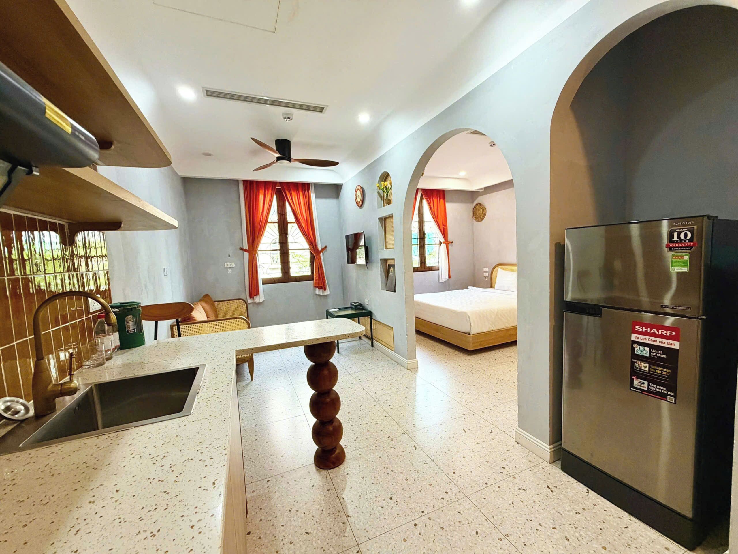 Suite, City View