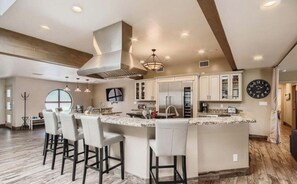 Private kitchen - A beautiful oasis in heart of Paradise Valley-a home away from home. (Paradise Valley)