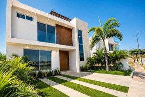 Exterior - 4-bedroom villa with Private pool, Beach club and AC (La Cruz de Huanacaxtle)