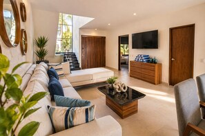 Smart TV - 4-bedroom villa with Private pool, Beach club and AC (La Cruz de Huanacaxtle)