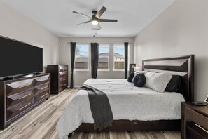 Room - Spacious 4-bedroom house with pool table in charming Rosenberg (Rosenberg)