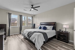 4 bedrooms, iron/ironing board, WiFi