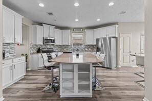 Private kitchen - Spacious 4-bedroom house with pool table in charming Rosenberg (Rosenberg)