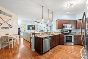 Fridge, microwave, oven, stovetop - Small Dog(s)|Spa|Arcade|2 Kitchens (By Beach Star) (Murrells Inlet)