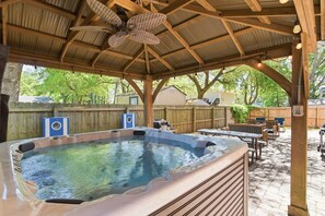 Terrace/patio - Small Dog(s)|Spa|Arcade|2 Kitchens (By Beach Star) (Murrells Inlet)