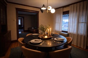 Dining - Elegant 4BDR Boston Stay Free Garage + EV Charger (Boston)