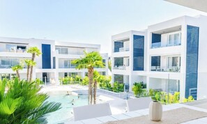 Outdoor dining - OasiSole-Suite with Terrace and Pool (Lido di Iesolo)