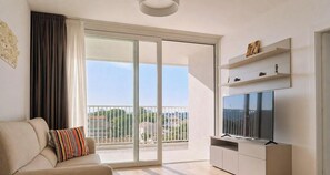 TV - SkyLux, 2-bedroom – 4th floor with view (Lido di Iesolo)