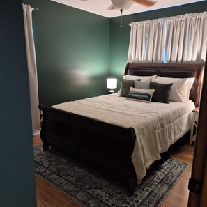 Room - Shoreland Retreat 4 Bedroom house in Scottsboro with access to Guntersville Lake (Scottsboro)