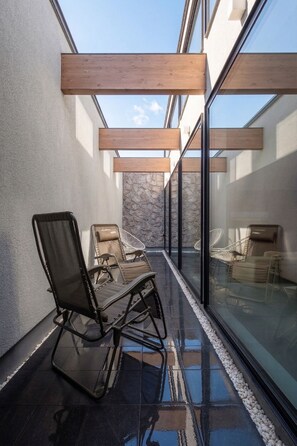 Terrace/patio - Entire Sapporo Villa | Private Sauna & Outdoor Bath | 10 Guests | 2 Free Parking (札幌市東区北２５条東２丁目)