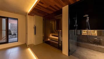 Jetted bath, hair dryer, bidet, towels