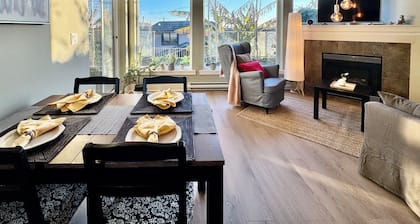 Beautiful 2-bedroom residence in charming White Rock near the beach