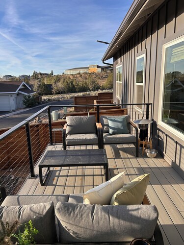 3-bedroom house iMadras with AC and fitness room. Close to Lake Billy Chinook