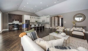 Living area - 5-bedroom bungalow with pool, Hot tub,  fire pit, play ground, in CrossHill On (Saint Clements)