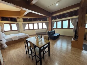 Quadruple Room, Non Smoking, Private Bathroom - Sukstay Hotel (Bangkok)