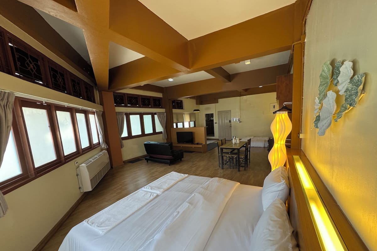 Quadruple Room, Non Smoking, Private Bathroom