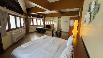 Quadruple Room, Non Smoking, Private Bathroom