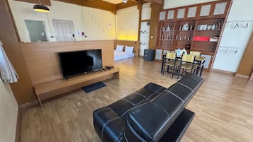 Quadruple Room, Non Smoking, Private Bathroom | Interior