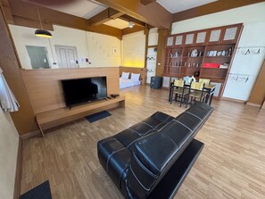 Quadruple Room, Non Smoking, Private Bathroom | Interior - Sukstay Hotel (Bangkok)