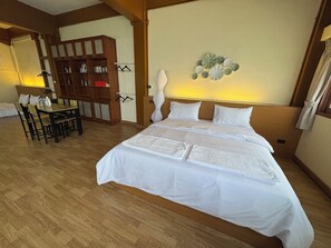 Quadruple Room, Non Smoking, Private Bathroom - Sukstay Hotel (Bangkok)