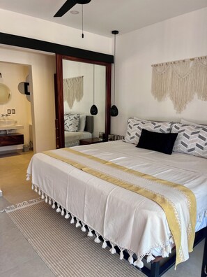 2 bedrooms, in-room safe, iron/ironing board, free WiFi - Central, Santa Cruz - Steps to the Beach, Restaurants and the Park (Santa Cruz, Huatulco, Oaxaca Mexico CP)