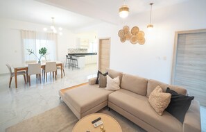 Living area - 3-bedroom villa in charming Punta Cana with a large terrace & a private jacuzzi (Punta Cana)