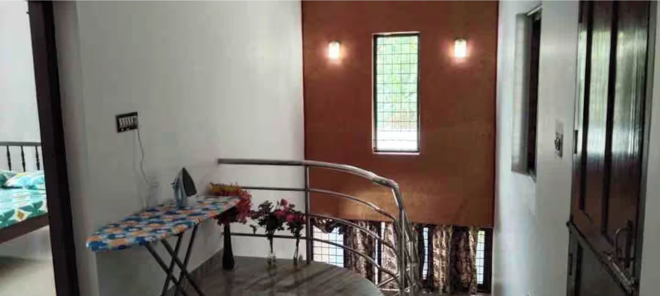 5 bedrooms, iron/ironing board, WiFi, bed sheets