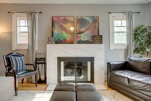 Living area - Historic Lumineers House - Walk to Washington Park - 4BR/2BA - Mins to Downtown (Denver)