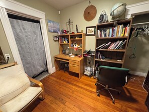 Interior - Private Room Near Airport &
Beaches Fast Wi-Fi (Warwick)