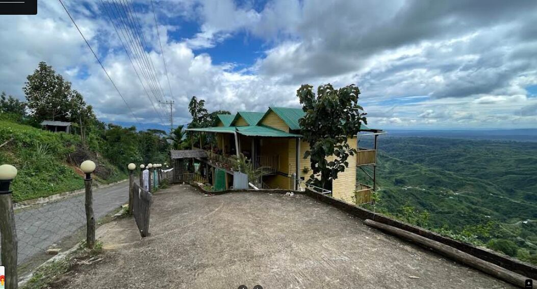 Vista frontal de la propiedad