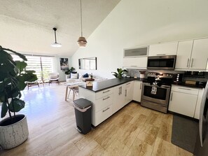 Private kitchen - Par3 at Beach Village, Palmas Del Mar (Palmas del Mar)
