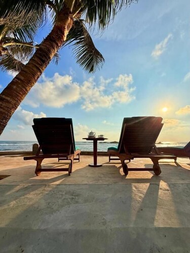 LIV - Unawatuna Beachfront Studio