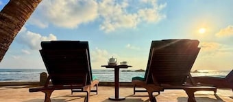 LIV - Unawatuna Beachfront Studio