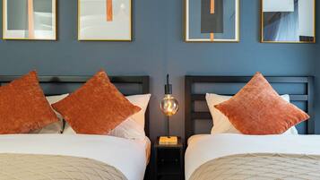 Deluxe Apartment, Non Smoking (312) | Premium bedding, blackout drapes, iron/ironing board, free WiFi