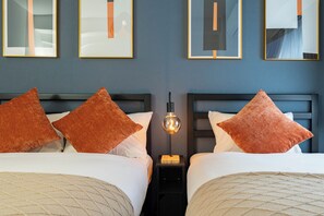 Deluxe Apartment, Non Smoking (312) | Premium bedding, blackout drapes, iron/ironing board, free WiFi