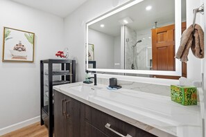 Shower, hair dryer, towels, soap - Wildflower Ridge, Near Yosemite & Bass Lake (Oakhurst)
