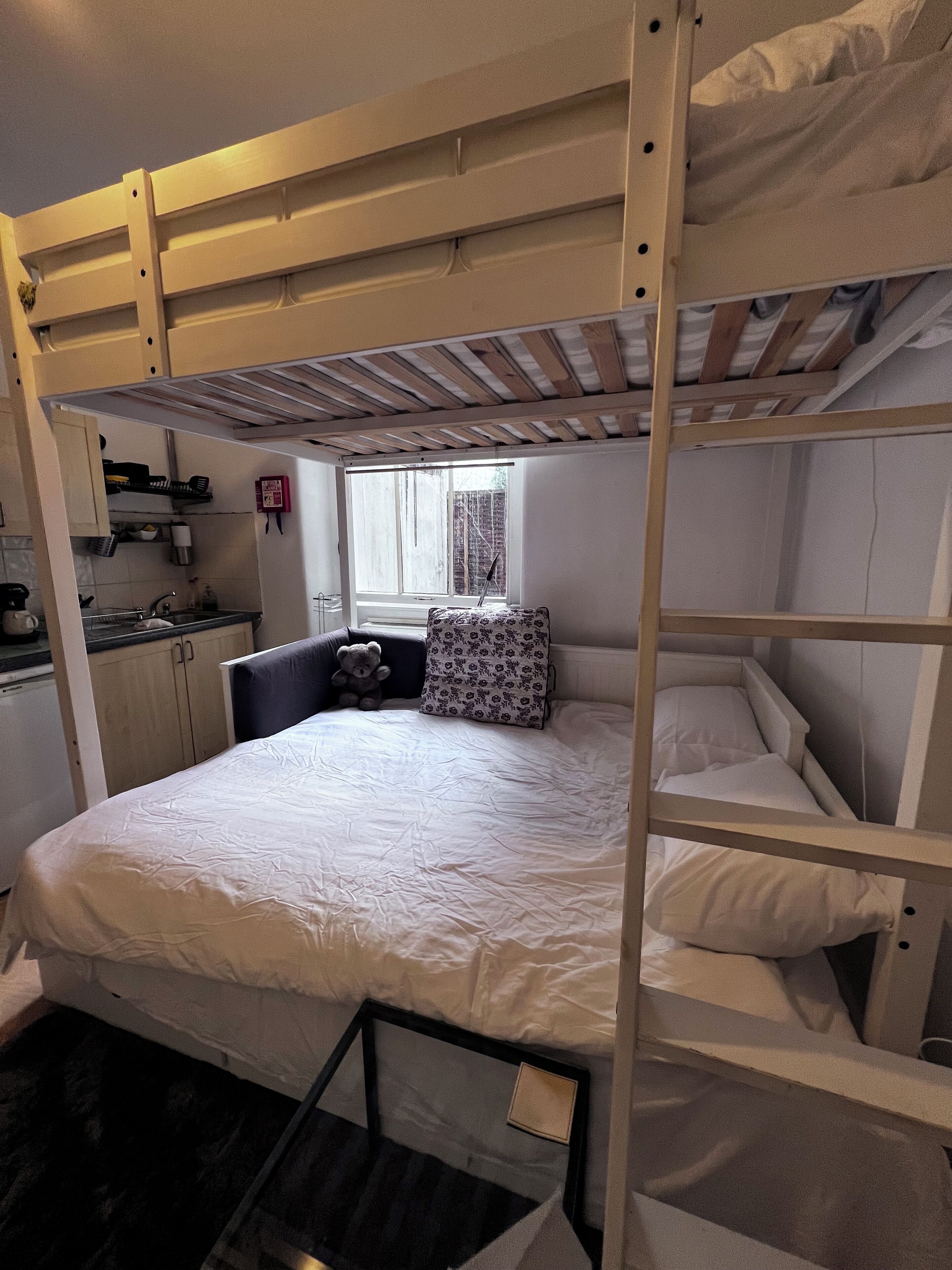 1 chambre, fer et planche à repasser, draps fournis