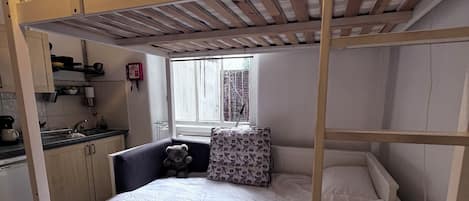 1 chambre, fer et planche Ă repasser, draps fournis