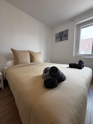 2 bedrooms, free WiFi, bed sheets - Renovated F3 apartment in city center with private parking (Gérardmer)