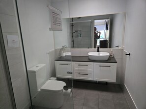 Bathroom - Mt Crosby The Grand Vista (Mount Crosby)