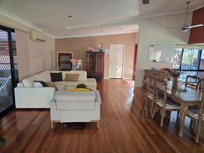 Living area - Mt Crosby The Grand Vista (Mount Crosby)